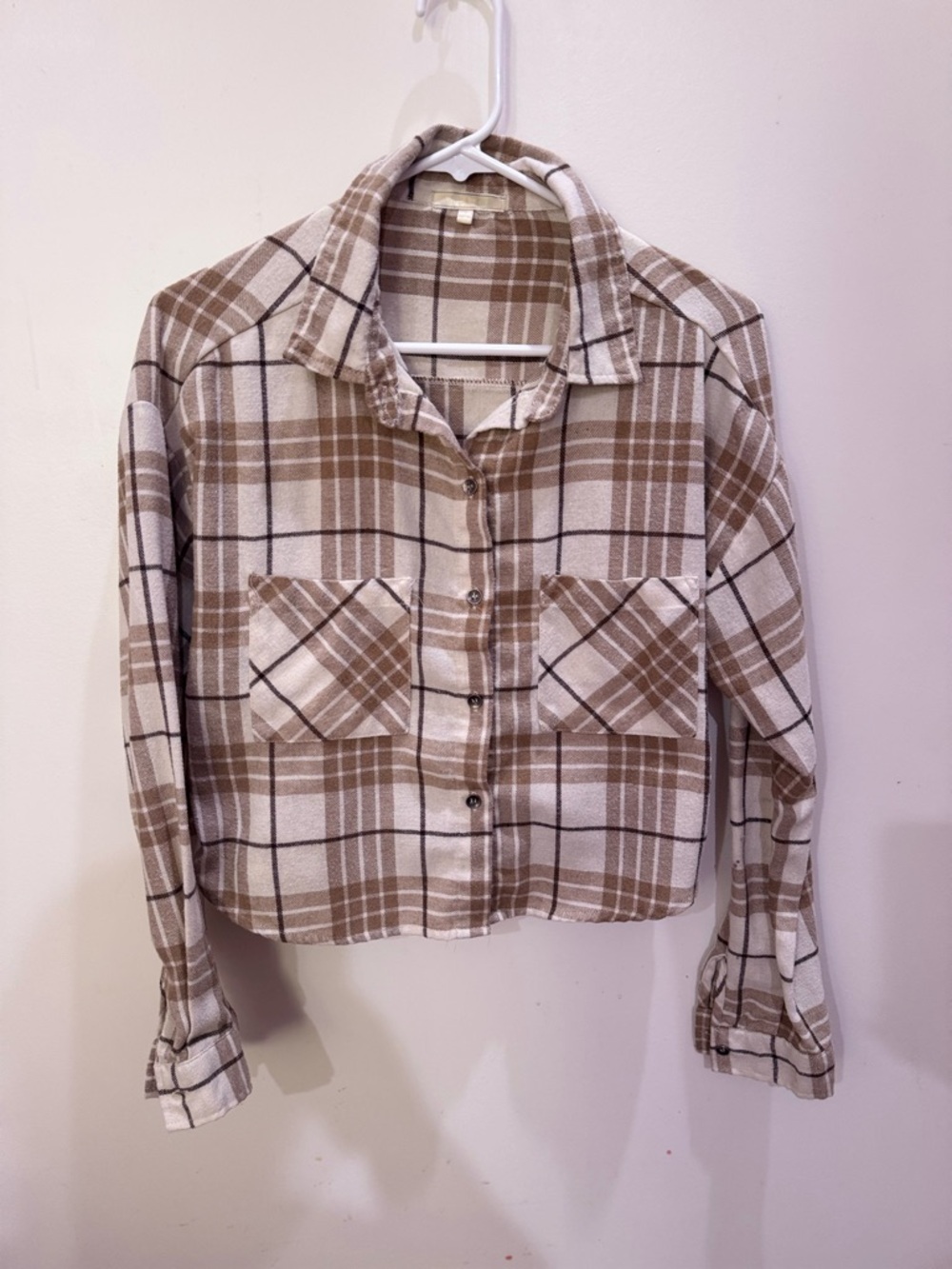 Cropped Beige Plaid Button-Up Top - Picture 4 of 6